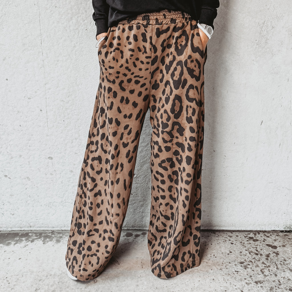 Leopard wide leg joggers – Lucy Dodwell