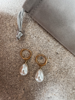Mini gold hoop pearl earrings *NEW*