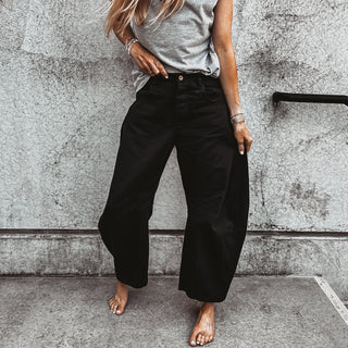 Black Barcelona barrel jeans *NEW*
