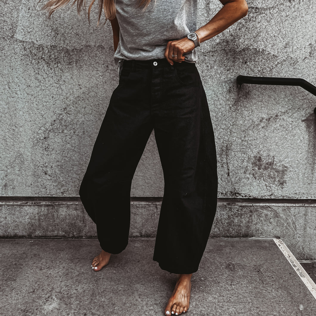 Black Barcelona barrel jeans *NEW*