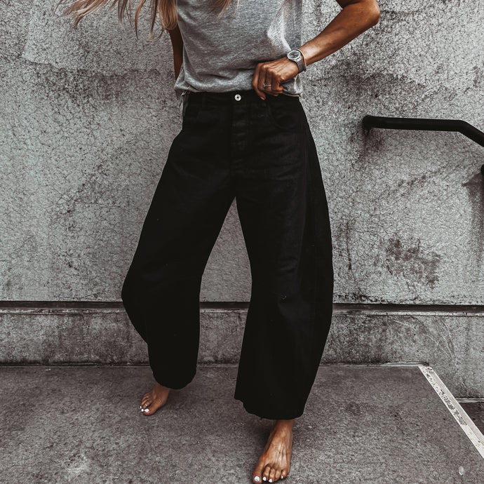 Black Barcelona barrel jeans *NEW*