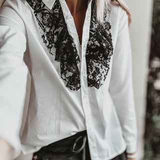 WHITE / BLACK contrast lace ruffle Blouse