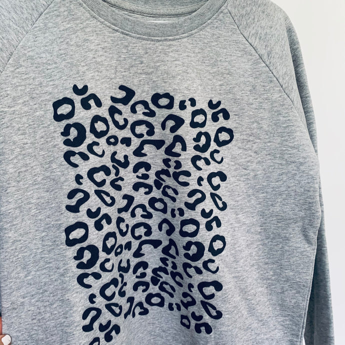 Grey animal print sweatshirt (m)