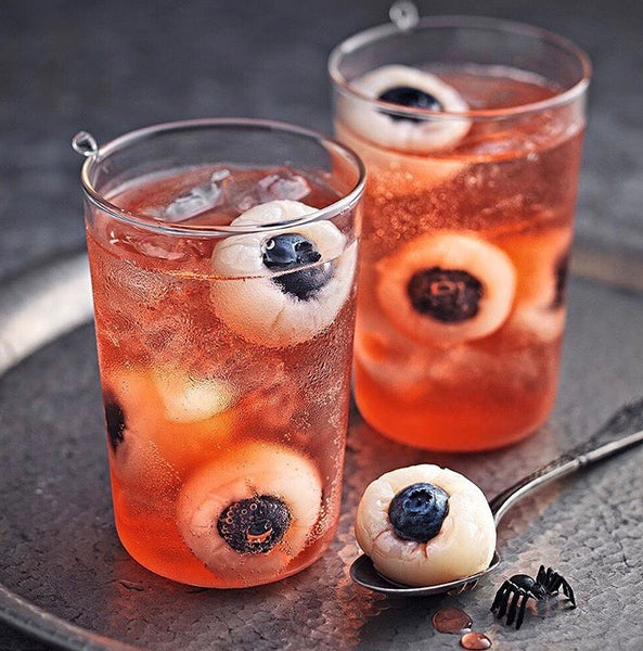 Prosecco & cranberry cocktail perfect for Halloween!