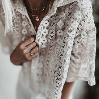 VINTAGE WHITE flower short sleeved blouse *NEW*