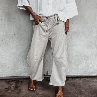 Beige Barcelona barrel jeans *NEW*