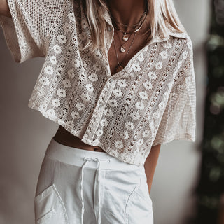 VINTAGE WHITE flower short sleeved blouse *NEW*