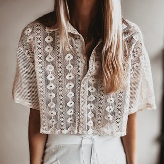 VINTAGE WHITE flower short sleeved blouse *NEW*