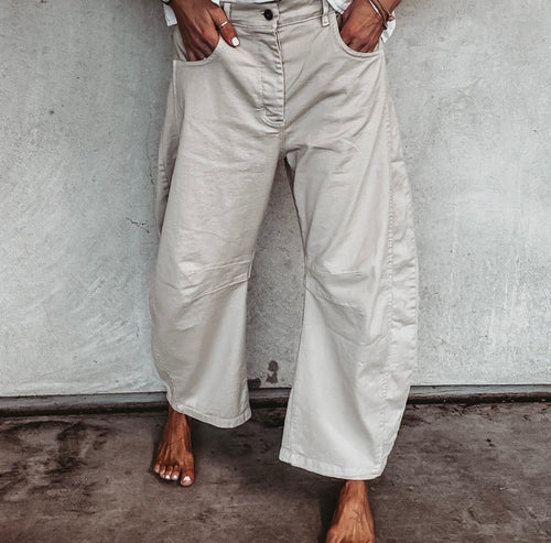 Beige Barcelona barrel jeans *NEW*