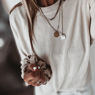 V neck knit with short sleeves *NEW*