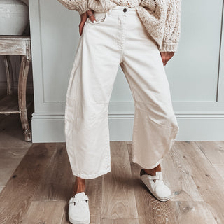 Beige Barcelona barrel jeans *NEW*