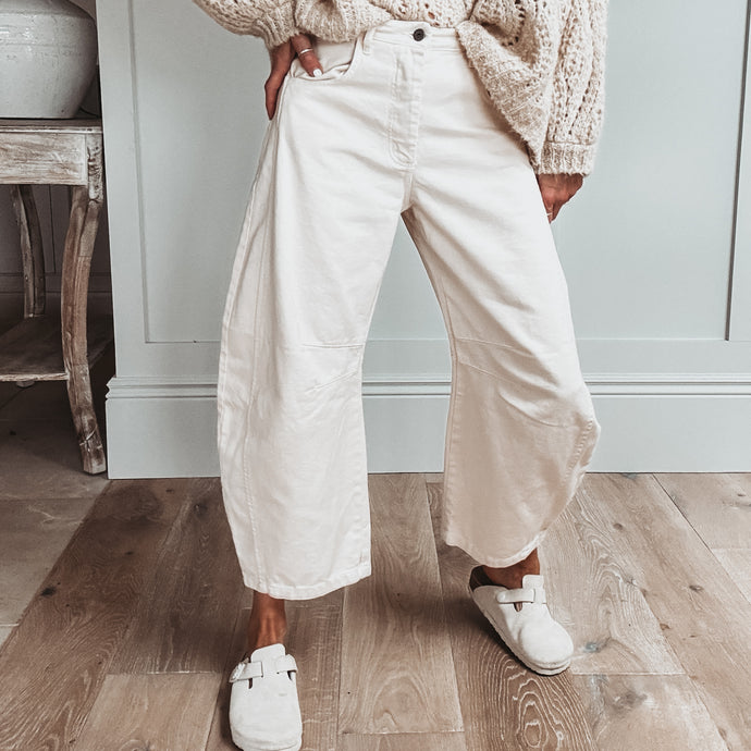 Beige Barcelona barrel jeans *NEW*