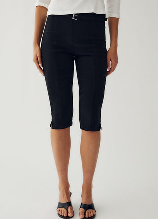 Black Capri pants *NEW*