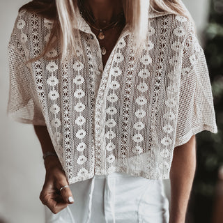 VINTAGE WHITE flower short sleeved blouse *NEW*