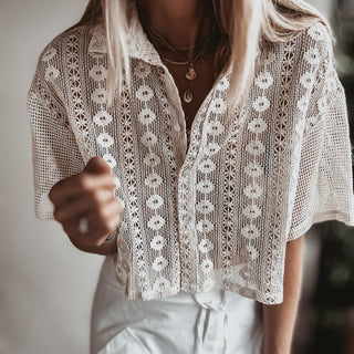 VINTAGE WHITE flower short sleeved blouse *NEW*