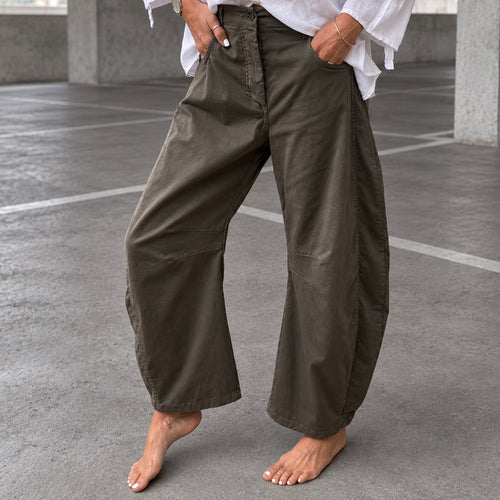 Taupe Barcelona barrel jeans *NEW*