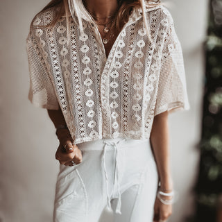VINTAGE WHITE flower short sleeved blouse *NEW*