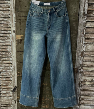 Wide leg Denim Days jeans *NEW*