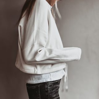 Native slightly cropped CREAM sweatshirt *relaxed style*