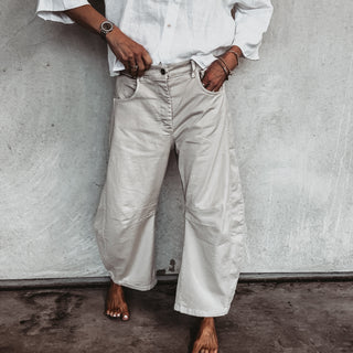 Beige Barcelona barrel jeans *NEW*