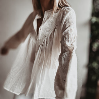 VINTAGE WHITE floaty flower blouse *NEW*