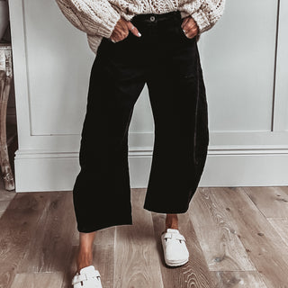 Black Barcelona barrel jeans *NEW*