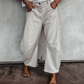 Beige Barcelona barrel jeans *NEW*