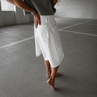 White Bermuda shorts *NEW*