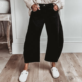 Black Barcelona barrel jeans *NEW*