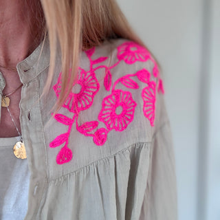 Crossville Neon pink Flowers blouse *NEW*