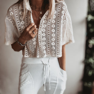 VINTAGE WHITE flower short sleeved blouse *NEW*