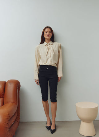 Black Capri pants *NEW*