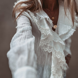 VINTAGE WHITE frilly lace blouse *NEW*