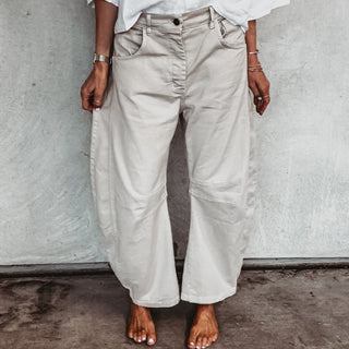 Beige Barcelona barrel jeans *NEW*