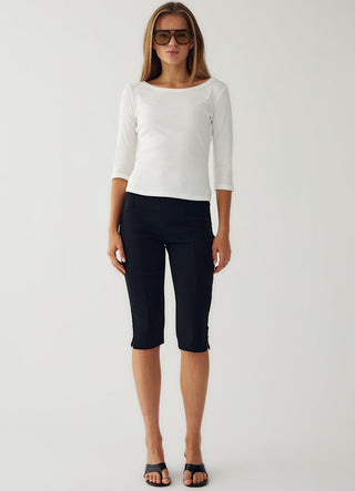 Black Capri pants *NEW*