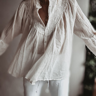 VINTAGE WHITE floaty flower blouse *NEW*