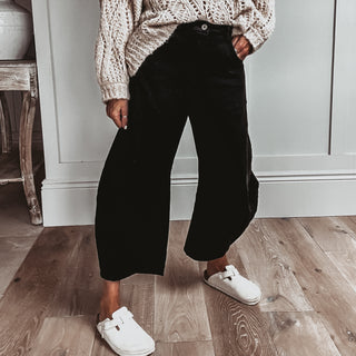 Black Barcelona barrel jeans *NEW*