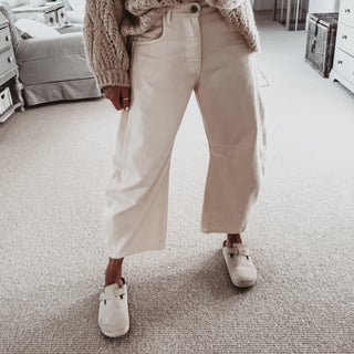 Beige Barcelona barrel jeans *NEW*