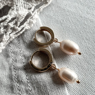 Mini gold hoop pearl earrings *NEW*