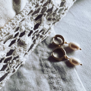 Mini gold hoop pearl earrings *NEW*