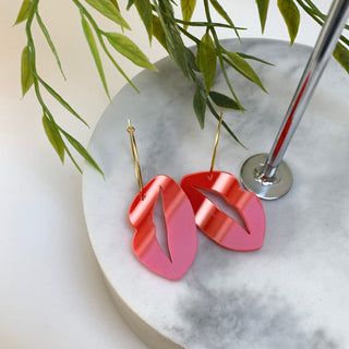 Red lip gold hoop earrings! 💋💋