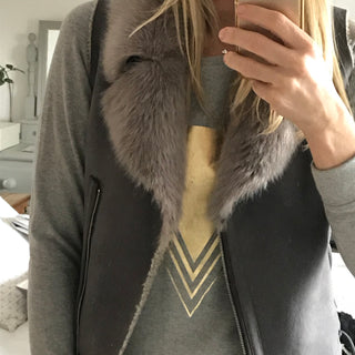 Metallic gold triangles on light grey sweat