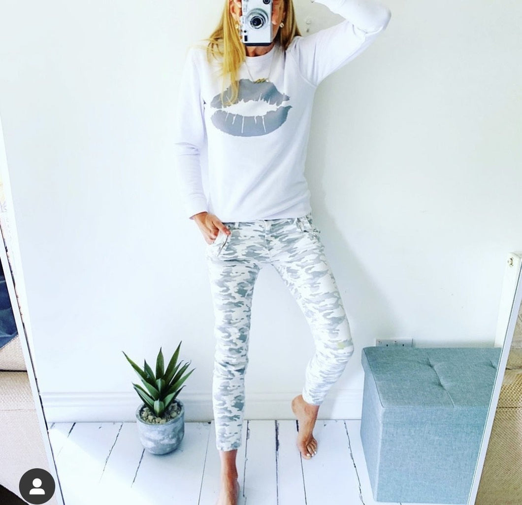 Preloved white lips  sweatshirt