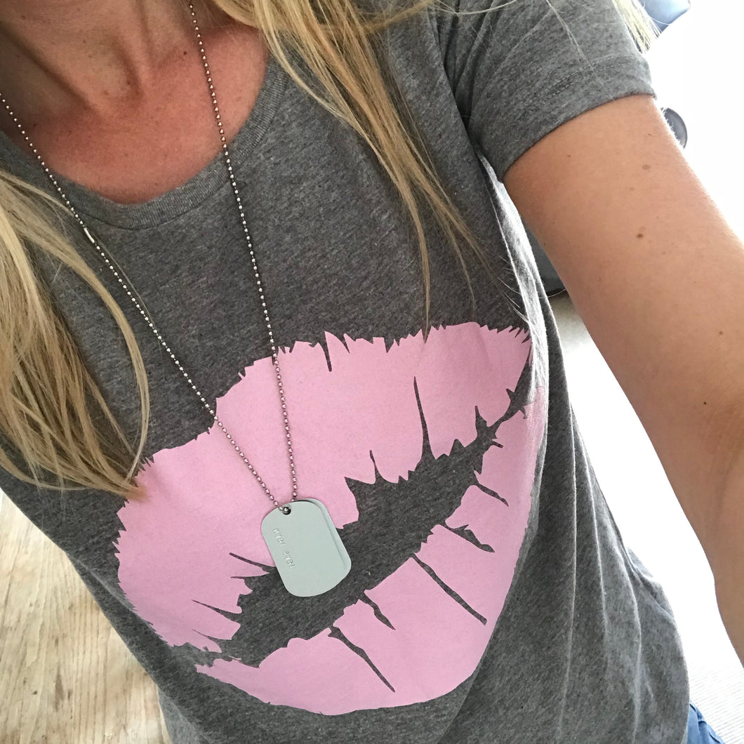 Pink lips on grey tee (L)