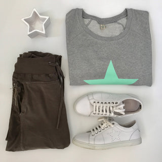 Mint aqua star on light grey sweat