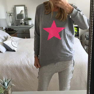 Neon pink star on light grey sweat