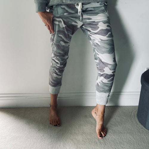Pale slim fit Camo joggers (uk 10-12)