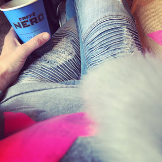 Neon pink star on light grey sweat