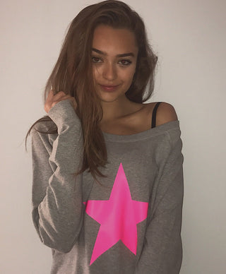 Neon pink star on light grey sweat