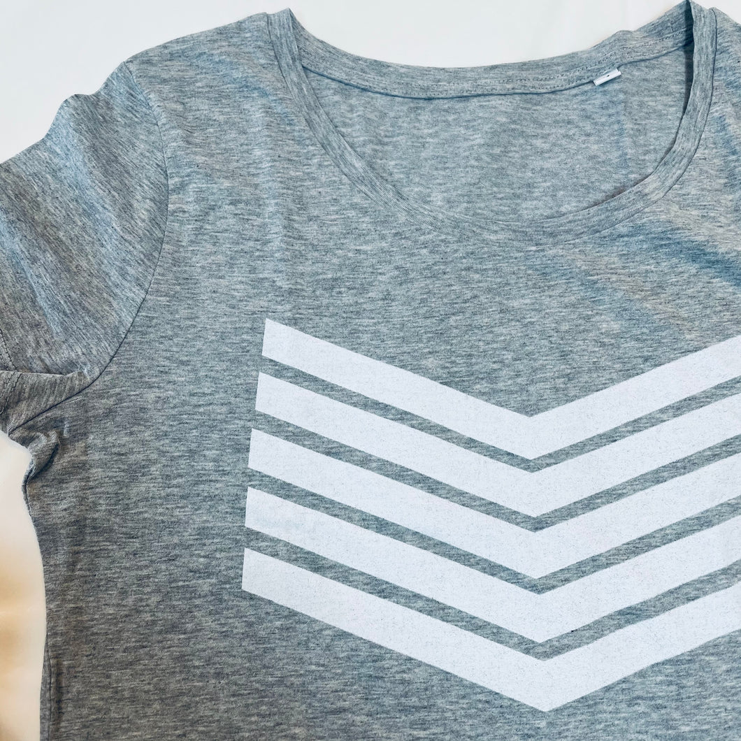 Grey chevron tee (m)